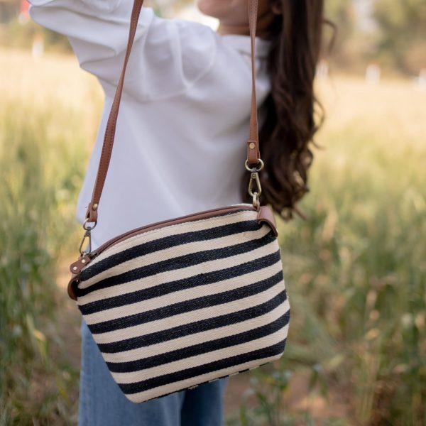 Beaded Canvas Shoulder Bag - Image 4
