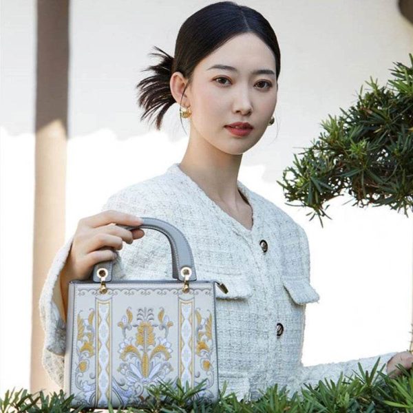 Metallic Silver Chain Shoulder Bag - Image 4