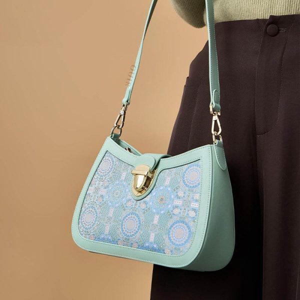 Straw Circle Crossbody - Image 3